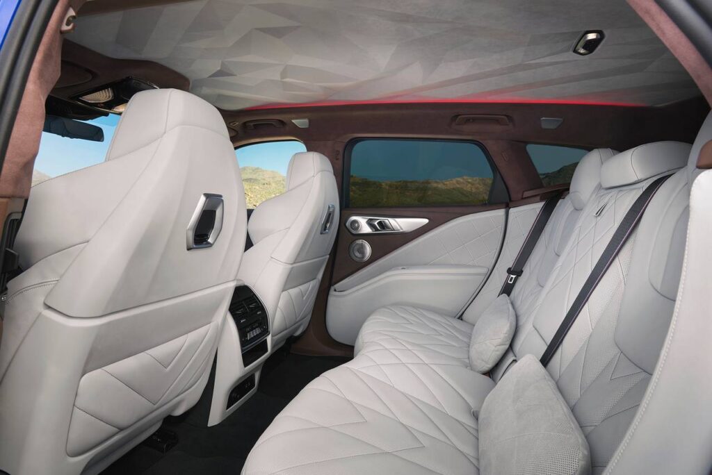 2025 BMW XM WHITE