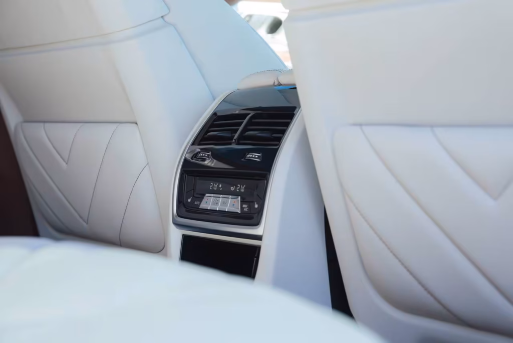 2025 BMW XM WHITE
